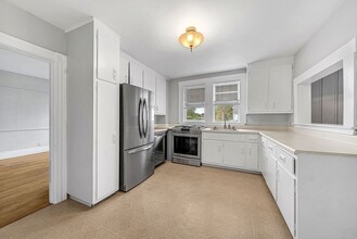 137 Central Ave in Needham, MA - Building Photo - Building Photo
