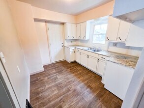 2044 18th St SW in Akron, OH - Building Photo - Building Photo