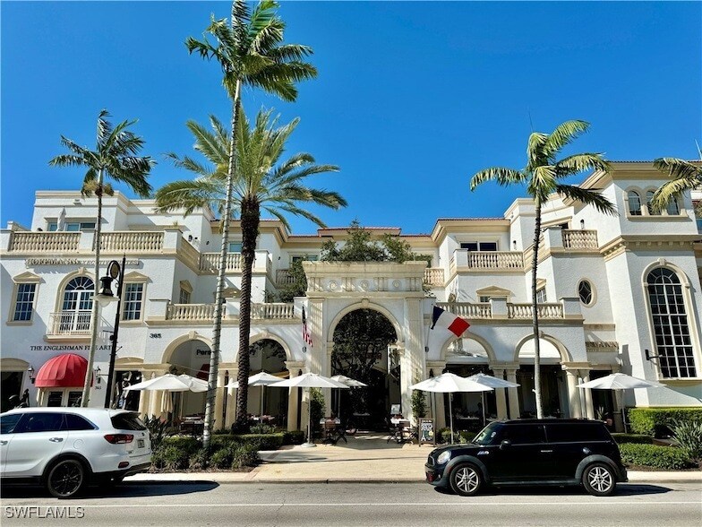365 5th Ave S, Unit 303 in Naples, FL - Building Photo