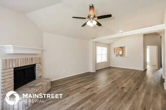 10836 Deauville Cir N in Fort Worth, TX - Foto de edificio - Building Photo