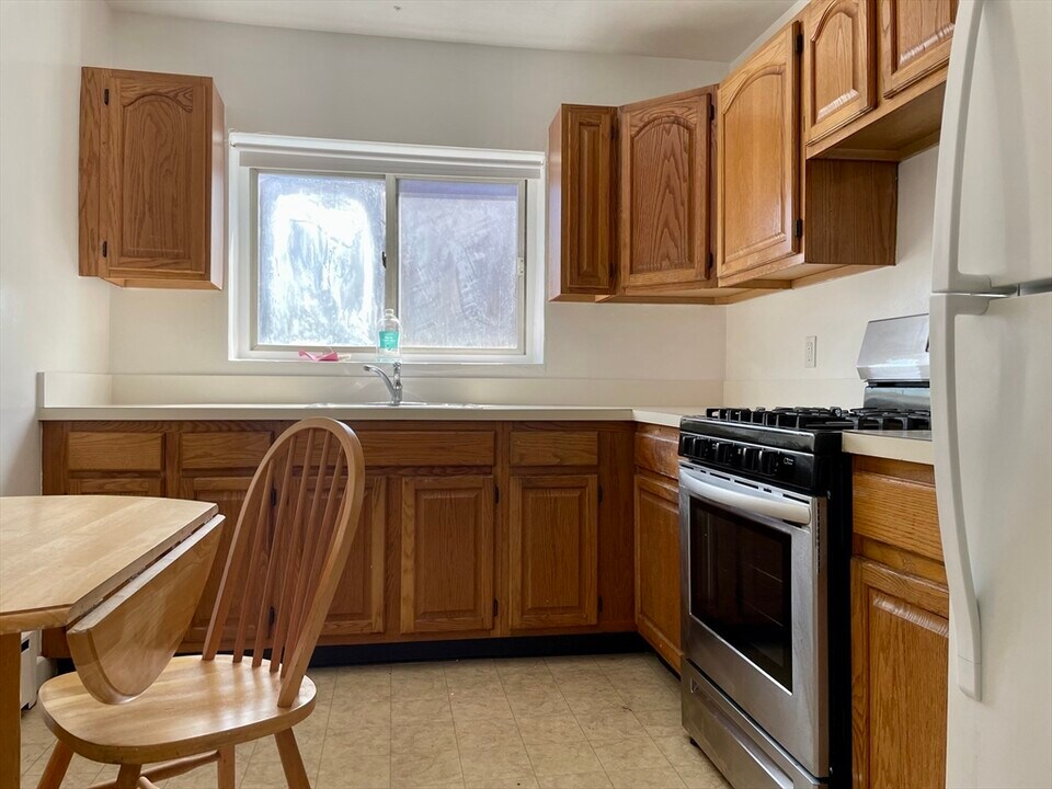76 Euston Rd in Boston, MA - Building Photo