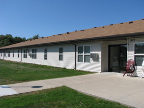 Hampton Court Apartments in International Falls, MN - Building Photo - Building Photo