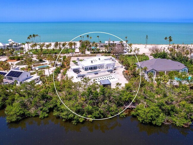 7647 Sanderling Rd in Sarasota, FL - Building Photo - Building Photo