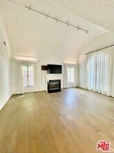 459 S Holt Ave in Los Angeles, CA - Building Photo - Building Photo