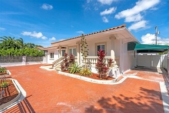 201 SW 51st Ct in Coral Gables, FL - Building Photo - Building Photo