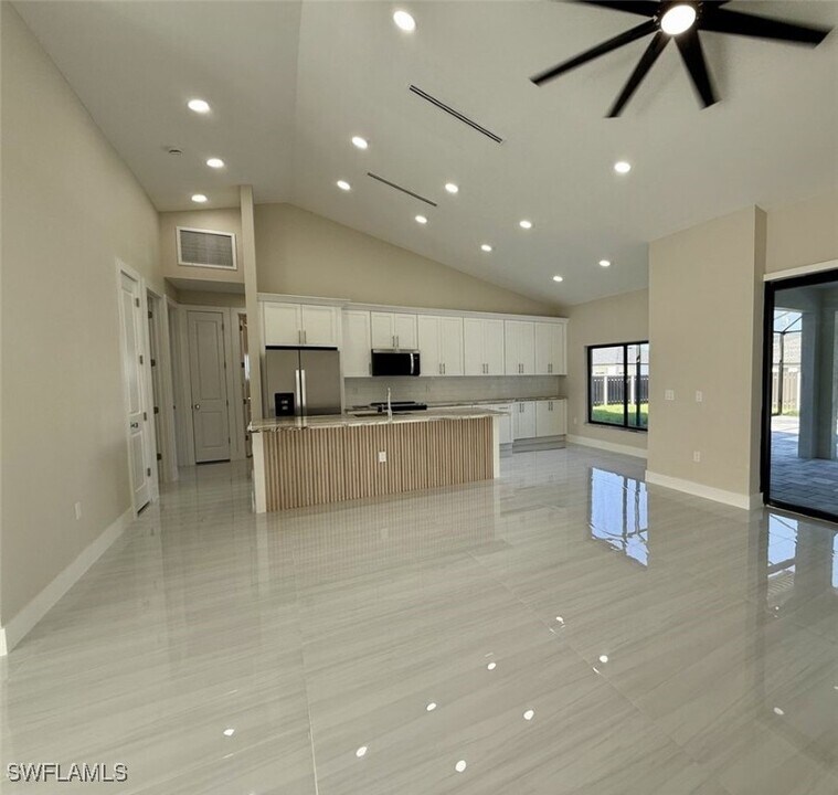 607 NW 8th Terrace in Cape Coral, FL - Building Photo
