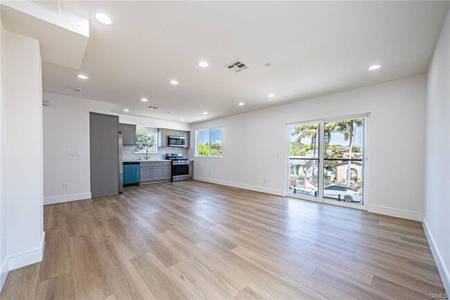 2055 S Garth Ave in Los Angeles, CA - Building Photo - Building Photo