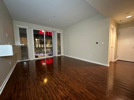 250 N 1st St, Unit 413 in Burbank, CA - Building Photo
