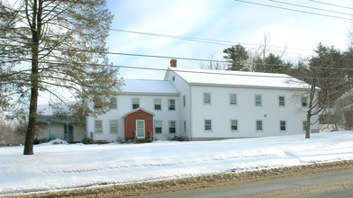 33 Stone St in Augusta, ME - Foto de edificio - Building Photo