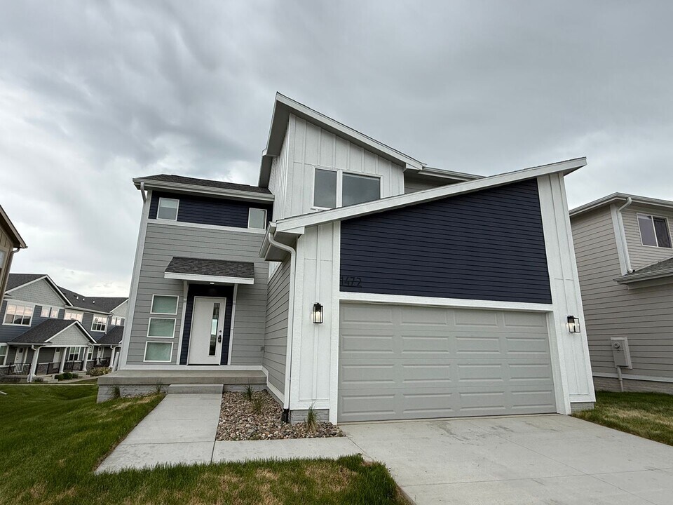 1472 S King's Grv Ave in West Des Moines, IA - Building Photo