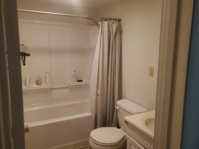 67 Lafountain St, Unit 67B in Winooski, VT - Building Photo - Building Photo