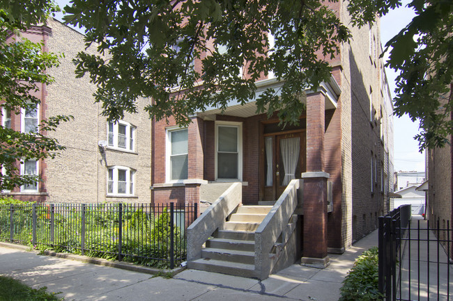 2324 W Iowa St in Chicago, IL - Building Photo - Building Photo