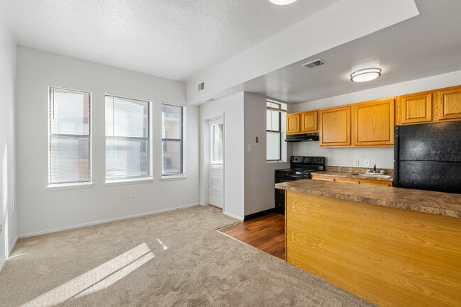 R Street Apartments in Washington, DC - Building Photo - Interior Photo
