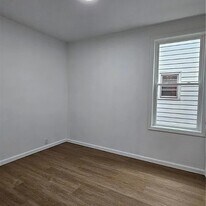 923 Rutger St, Unit Apt 1 in Utica, NY - Building Photo