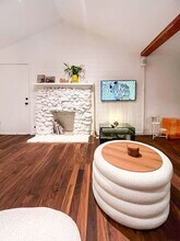 522 Cascade Dr in Mill Valley, CA - Building Photo - Building Photo