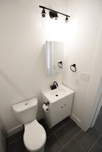 812 W Russell Pl, Unit 812 A in San Antonio, TX - Building Photo - Building Photo