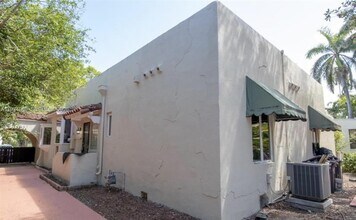 3050 Alton Rd in Miami Beach, FL - Building Photo - Building Photo