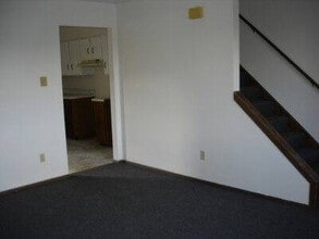 2108 Ashland St in Louisville, OH - Building Photo - Building Photo