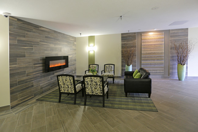 New Boston Square in Minneapolis, MN - Foto de edificio - Lobby