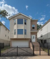 115 Fabyan Pl in Newark, NJ - Building Photo