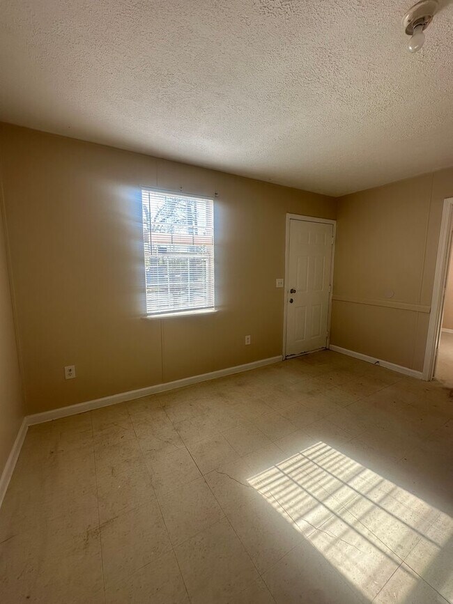 11 Strozier St in Mc Rae, GA - Building Photo - Building Photo