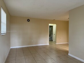 151 NW 164th St in Miami, FL - Building Photo - Building Photo