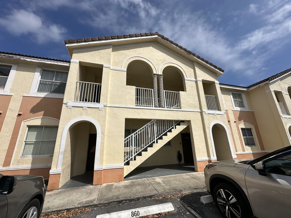 1651 SE 28th Ct, Unit 203 in Homestead, FL - Building Photo