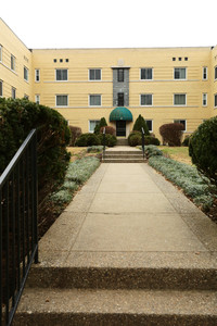 Cherokee Plaza in Louisville, KY - Foto de edificio - Building Photo