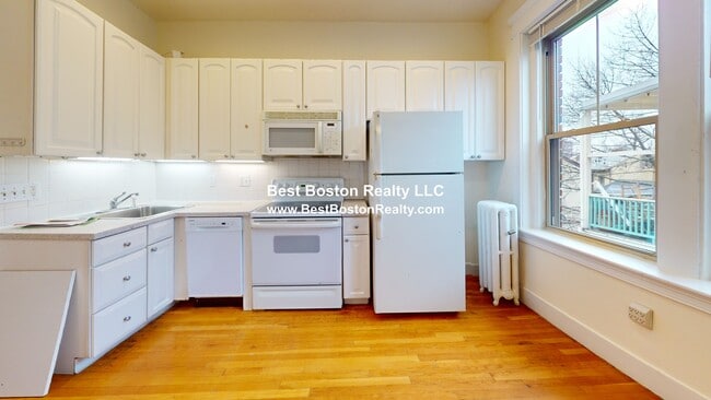 property at 91 Trowbridge St