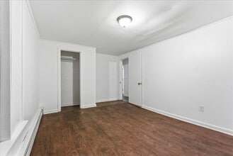 942 Lisbon St, Unit Unit 3 3rd floor in Lewiston, ME - Building Photo - Building Photo