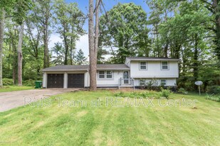5136 Rock Glen Dr in Stone Mountain, GA - Building Photo