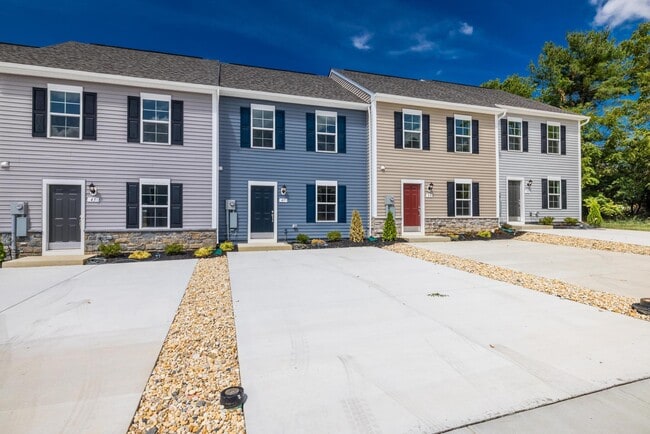 47 Orch Grn Dr in Charles Town, WV - Building Photo - Building Photo