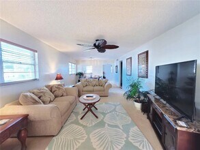 102 47th Ave Dr W in Bradenton, FL - Building Photo - Building Photo