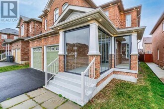 769 White Clover Way in Mississauga, ON - Building Photo - Building Photo