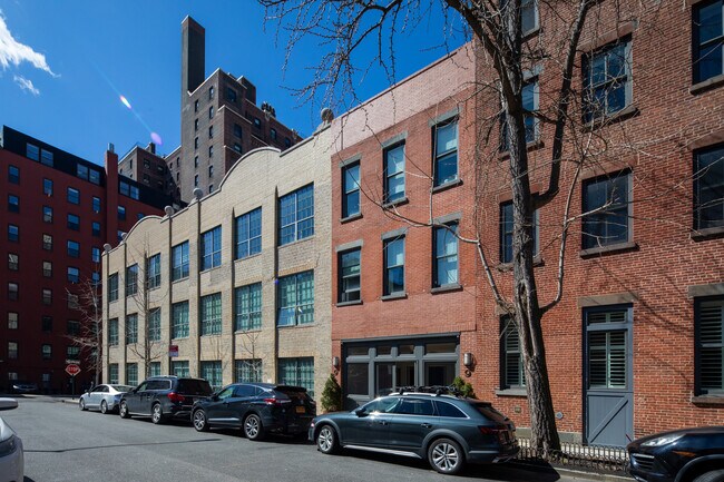 Love Lane Mews in Brooklyn, NY - Foto de edificio - Building Photo