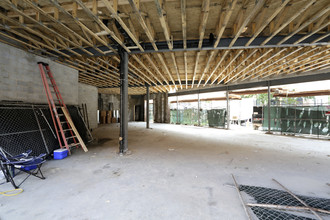 3066 N Clybourn Ave in Chicago, IL - Building Photo - Interior Photo