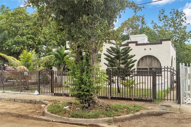 1137 NW 29th Terrace in Miami, FL - Building Photo - Building Photo