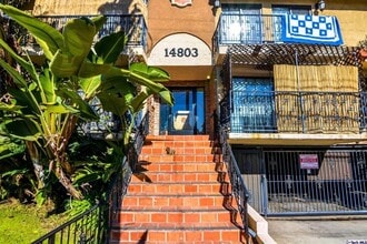 14803 Vanowen St, Unit 8 in Van Nuys, CA - Building Photo - Building Photo