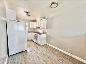 1720 Cordoba Ln in Las Vegas, NV - Building Photo - Building Photo