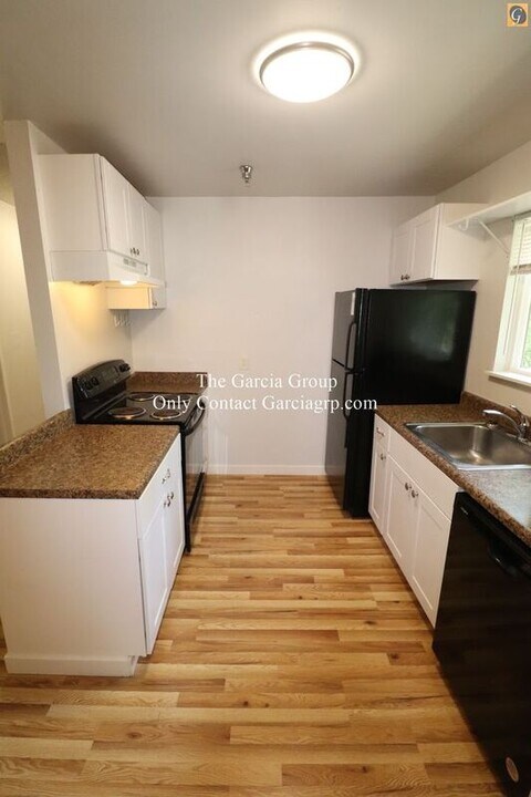2626 SW Beaverton Hillsdale Hwy in Portland, OR - Building Photo