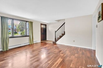 61 Brandywine Ln in Suffield, CT - Building Photo - Building Photo