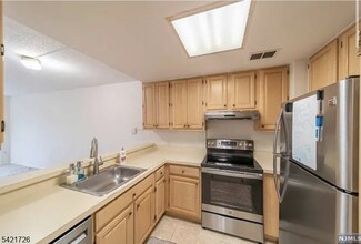 310 Lookout Ave in Hackensack, NJ - Building Photo - Building Photo