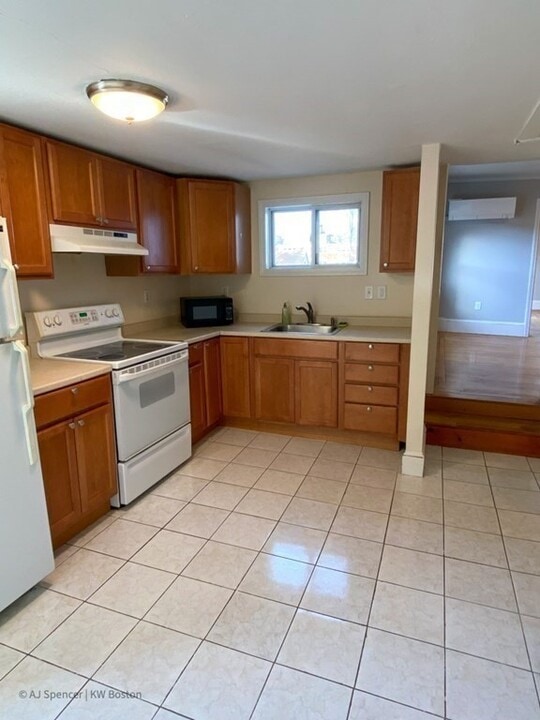 104 W Emerson St, Unit 4 in Melrose, MA - Foto de edificio