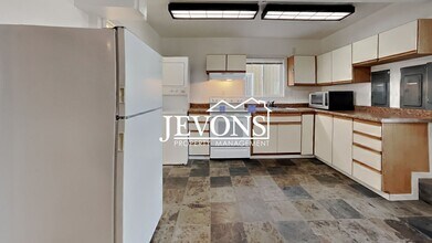 6617 S Monroe St in Tacoma, WA - Building Photo - Building Photo