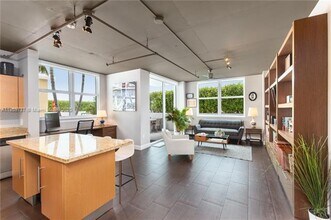 3180 SW 22nd St in Miami, FL - Building Photo - Building Photo