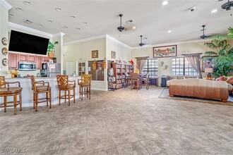 1757 Concordia Lake Cir in Cape Coral, FL - Foto de edificio - Building Photo