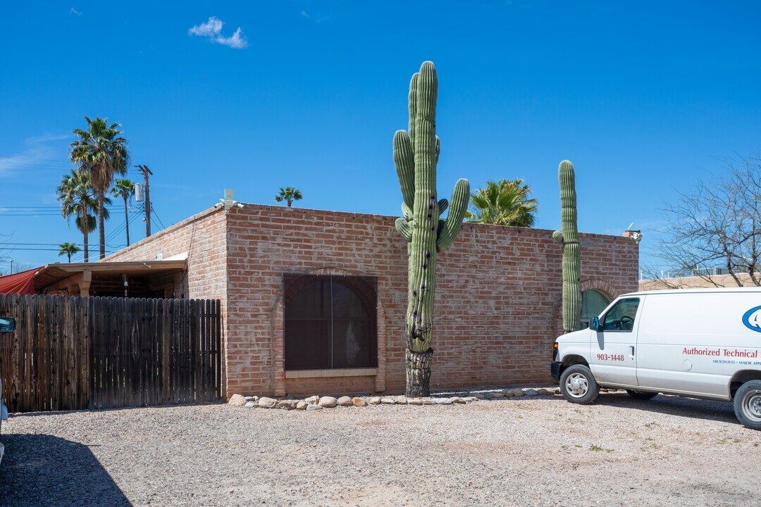 1675-1677 E Prince Rd in Tucson, AZ - Foto de edificio