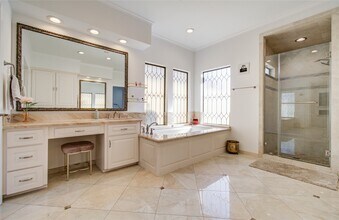 15835 N Barkers Landing Rd in Houston, TX - Building Photo - Building Photo