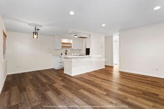 325 SE 32nd Ave in Portland, OR - Building Photo - Building Photo