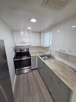 212 SE 9th Ave in Deerfield Beach, FL - Building Photo